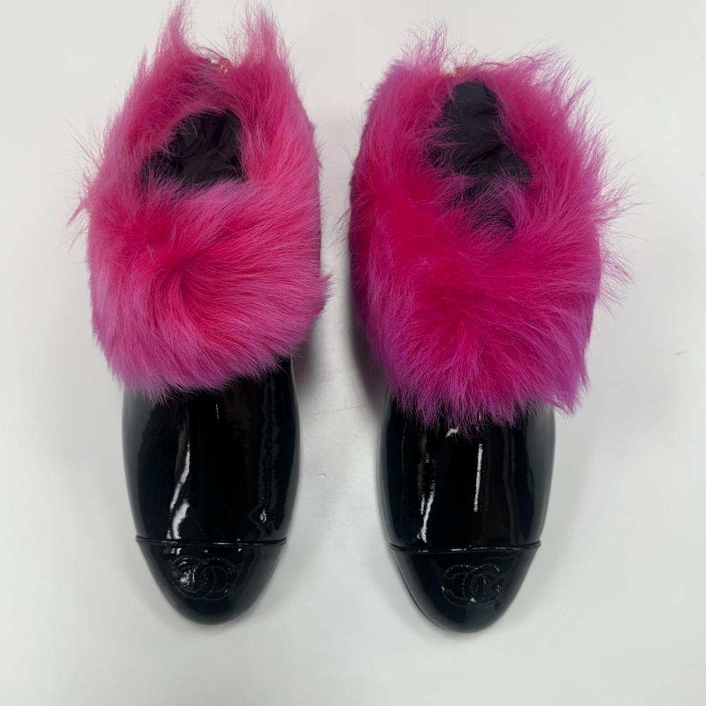 CHANEL Patent Shearling Lambskin Cap Toe Short Boots in 
Black/Pink - Picture 3 of 9